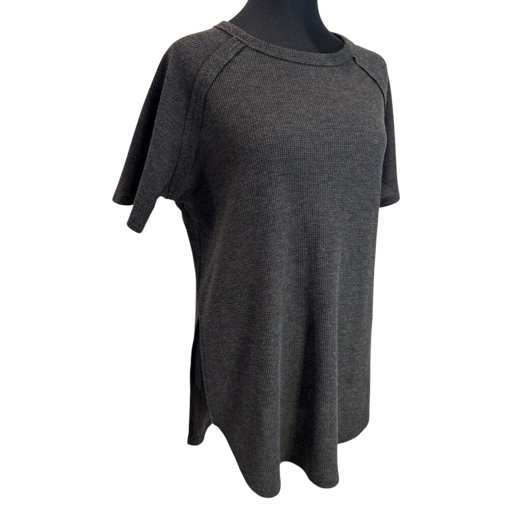 Zenana Women’s Size M Dark Gray Waffle Knit Top Side Slit Hem Short Sleeve Shirt